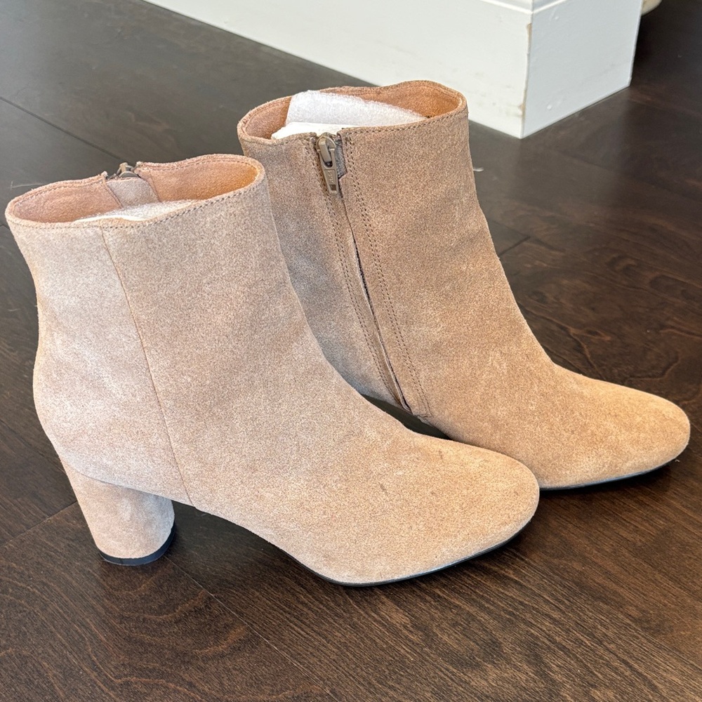 Banana Republic Beige Suede Ankle Booties